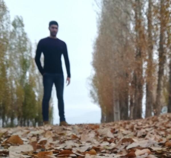 عکس تنهایی قدم زدن
