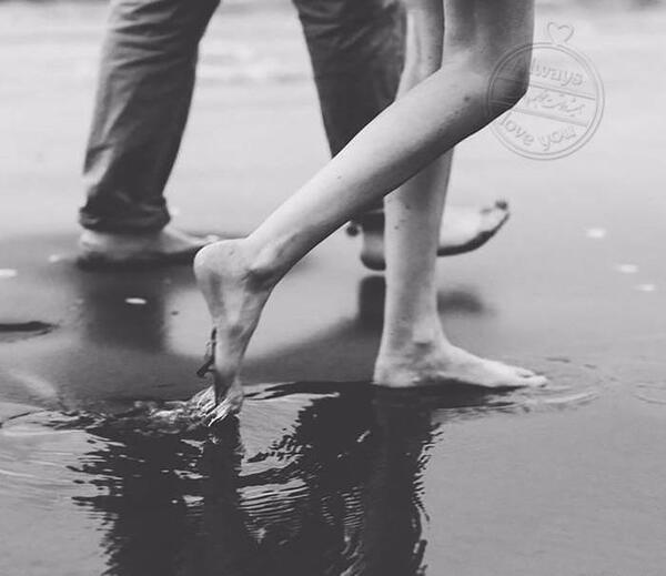 عکس تنهایی قدم زدن