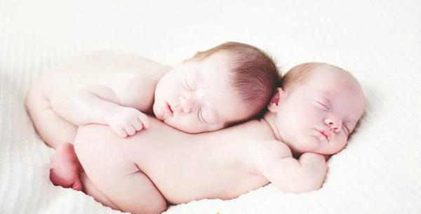 عکس یک ماهگی نوزاد دوقلو