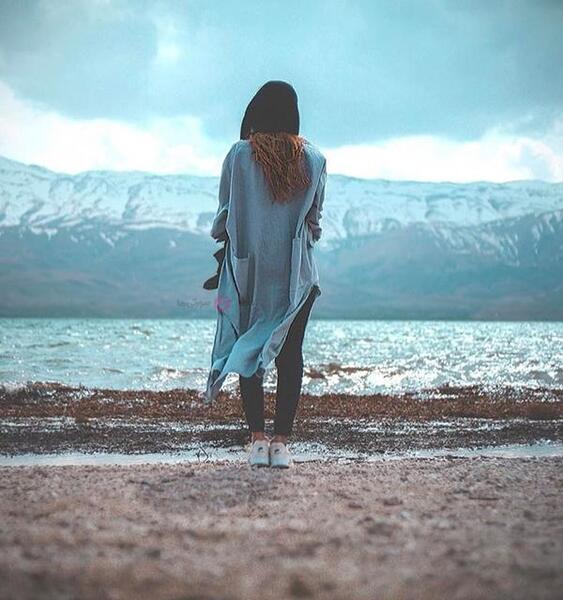 ژست عکس دخترانه کنار ساحل