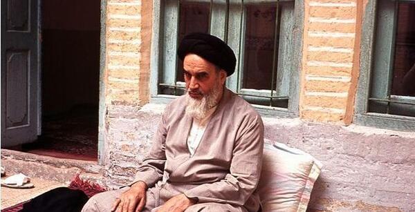 عکس ساده امام خمینی