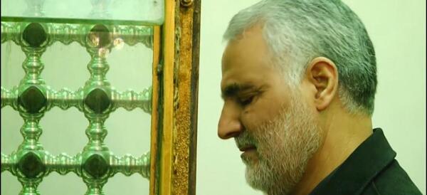 عکس حاج قاسم در ضریح امام رضا