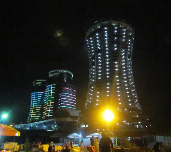 عکس متل قو در شب