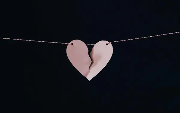 عکس قلب شکسته مشکی دخترانه