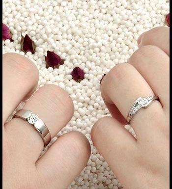 عکس حلقه ازدواج روی کیبورد