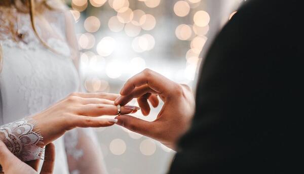 عکس حلقه ازدواج روی کیبورد