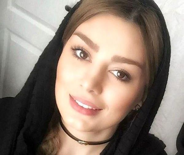عکس سارا و نیکا در حال سیگار کشیدن