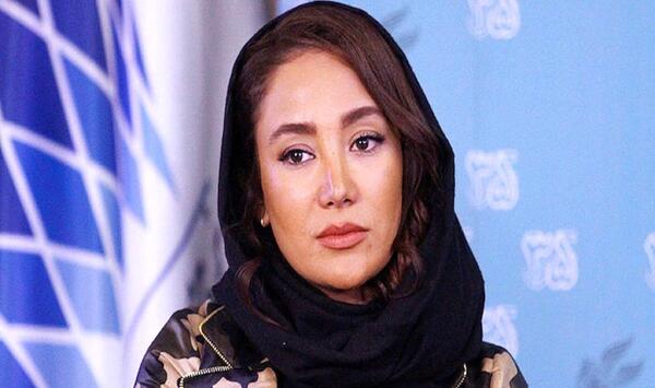 عکس سارا و نیکا در حال سیگار کشیدن