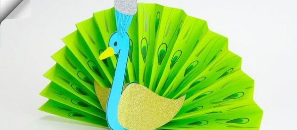 عکس کاردستی طاووس با برگ درخت