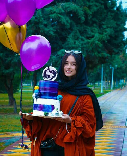 عکس ساینا حسینی در بانوی عمارت