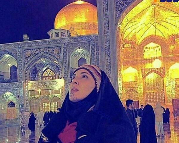 ژست عکس با حرم امام رضا