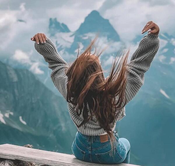 عکس پروفایل دختر روی کوه