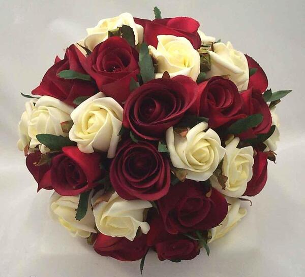 عکس دسته گل رز سفید و قرمز