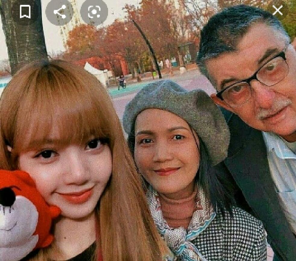 عکس مادر لیسا بلک پینک