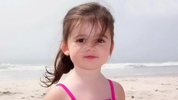 عکس نوزاد کنار ساحل