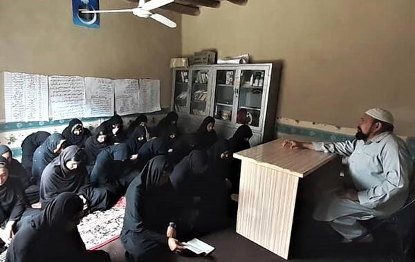 عکسهای طالبان مدرسه