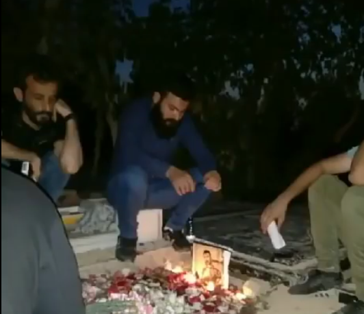 عکس وحید مرادی در قبر