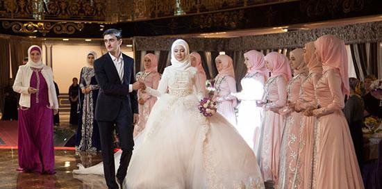 عکس سارا و نیکا در لباس عروس