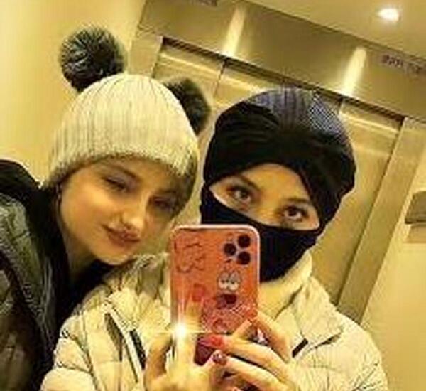 عکس سارا و نیکا در آرایشگاه