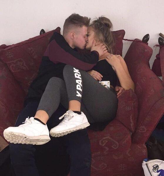 عکس عاشقانه رو تخت خواب