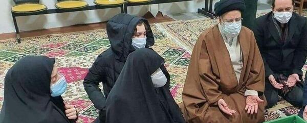 عکس رئیسی با شهید فخری زاده