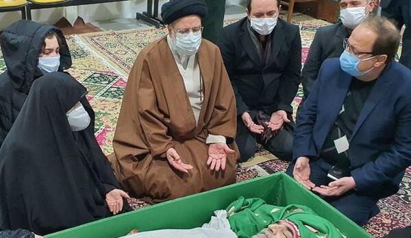 عکس رئیسی با شهید فخری زاده