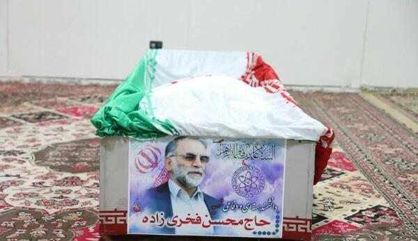 عکس رئیسی با شهید فخری زاده