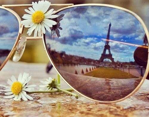 عکس کتاب و عینک برای پروفایل