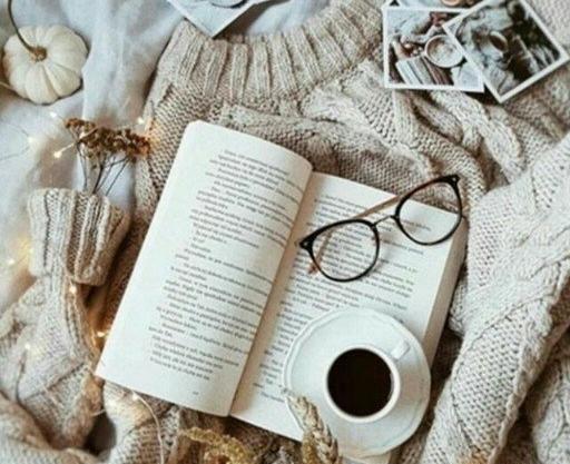 عکس کتاب و عینک برای پروفایل