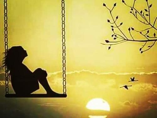 عکس دختر تنها روی تاب نشسته