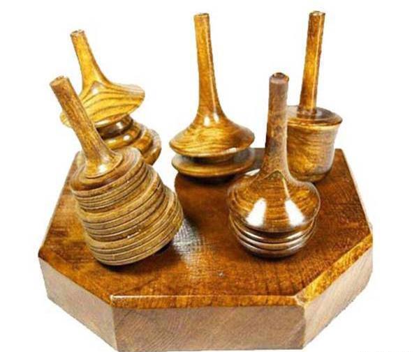 عکس فرفره چوبی طلایی