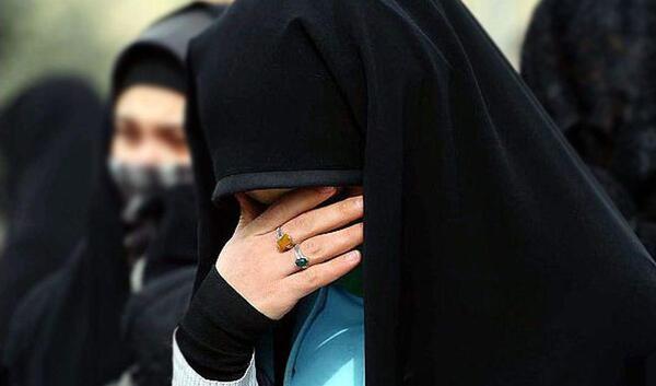 عکس گریه دختر چادری