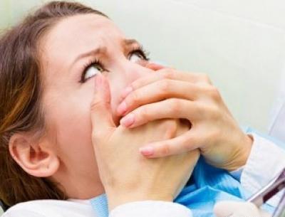 عکس عاشقانه گاز گرفتن گردن