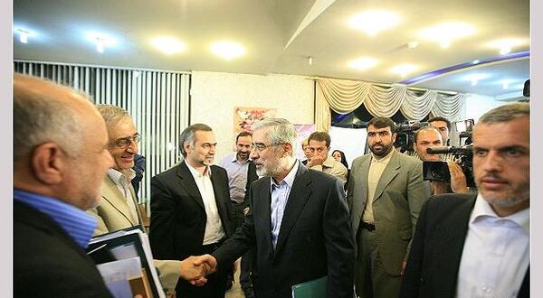عکس پشت صحنه مناظره احمدی نژاد و کروبی