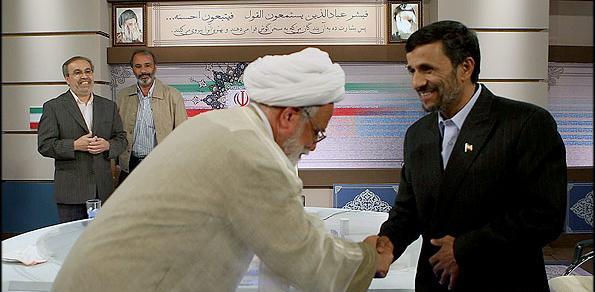 عکس پشت صحنه مناظره احمدی نژاد و کروبی