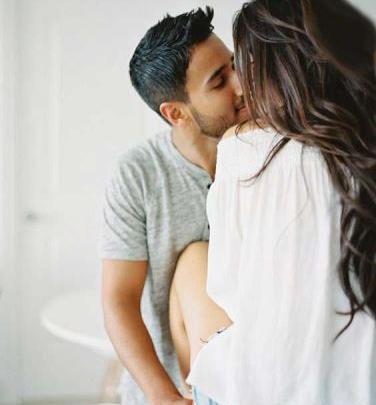 عکس عاشقانه روبوسی