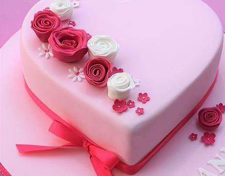 عکس کیک تولد قلب عاشقانه