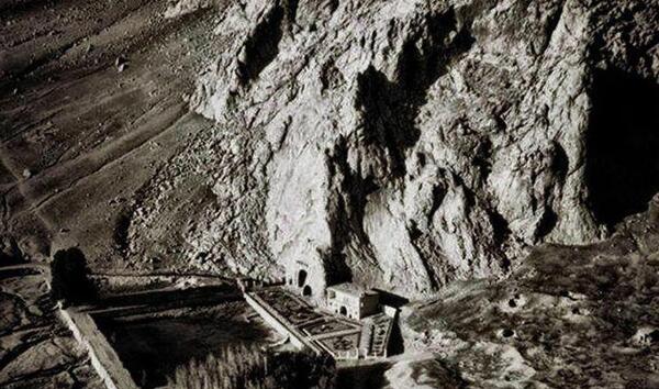 عکس قدیمی طاق بستان