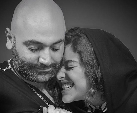 عکس ریحانه پارسا در آغوش همسرش