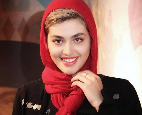 عکس ریحانه پارسا در آغوش همسرش