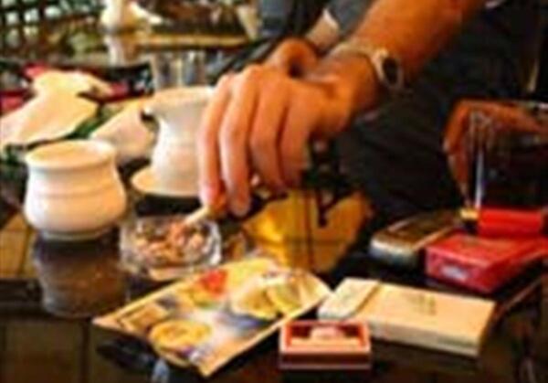عکس دختر تنها تو کافه