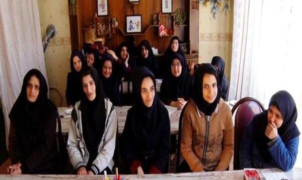 عکس دختر معلول ذهنی