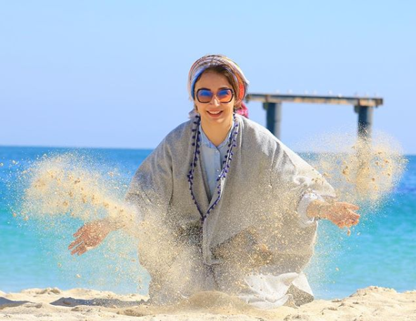 عکس یادگاری لب ساحل
