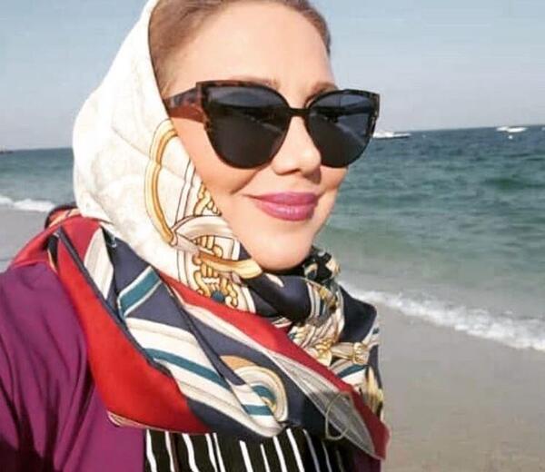 عکس یادگاری لب ساحل