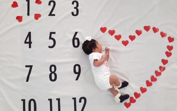 مدل عکس گرفتن یک ماهگی نوزاد