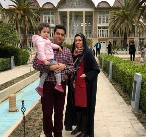 عکس آزاده نامداری با دخترش