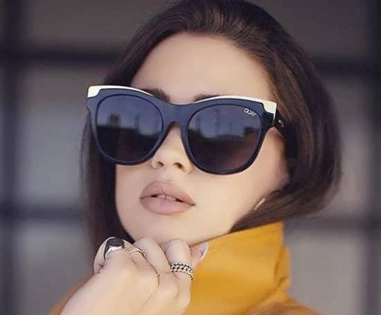 عکس دختر زیبا با عینک دودی