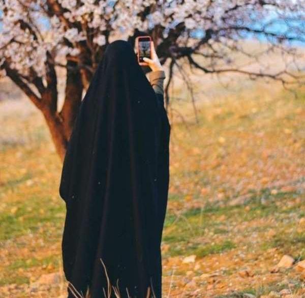 عکس پروفایل دختر چادری با دوربین عکاسی
