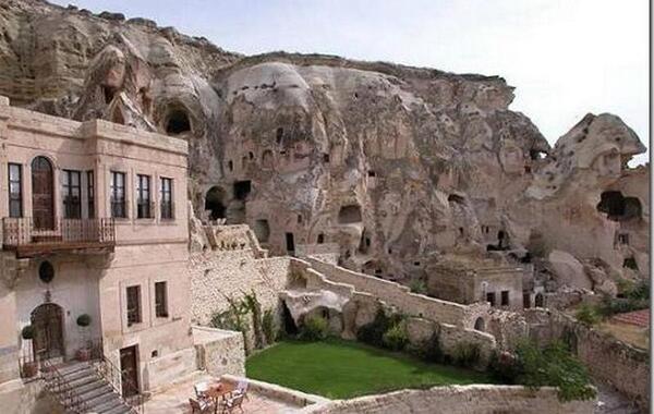 عکس هتل صخره ای کندوان تبریز