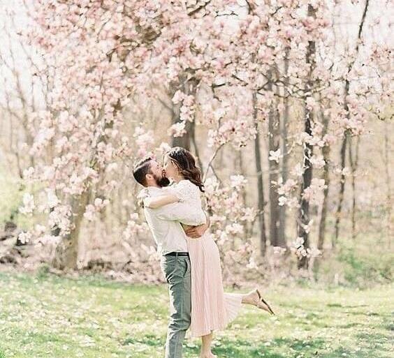 عکس دونفره عاشقانه در بهار